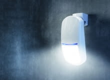 Czujka SLIM-DUAL-LUNA trendy 2021 budownictwo budowa domu materiały budowlane materiały wykończeniowe energooszczędność izolacja termiczna współczynnik U okna dachowe okna połaciowe