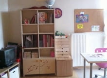 <B>To było wielkie malowanie - nie tylko ścian, ale i mebli. Dzięki nowej barwie sprzęty nie pierwszej młodości zyskały świeży i&#8200;modny wygląd. Zaoszczędzone na wyposażeniu pieniądze można było przeznaczyć na zakup dodatków.</B> <BR />PRZED ZMIANĄ: Siedmioletnia Ola narzekała, że jej pokój jest bez wyrazu i nie wygląda modnie.