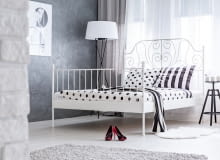 Łóżko metalowe Łóżko metalowe - rodzaje, modne modele, aranżacje