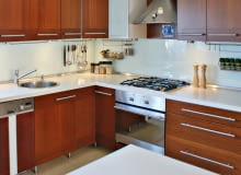 Szkło nad blatem kuchennym to bardzo praktyczne rozwiązanie - jest trwałe, łatwo się czyści i nie ma brudzących się fug SONY DSC