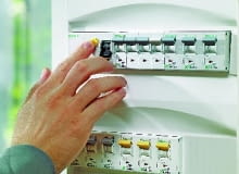 Elektryczność W rozdzielnicy powinno zostać wolne miejsce na zamontowanie dodatkowych zabezpieczeń w przyszłości