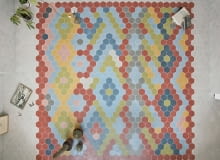 mieszkanie w Genewie, płytki, kolorowe płytki, ciekawe mieszkanie, aranżacje