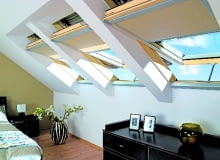 Okno ze sterowaniem ma siłownik i klamkę. Gdy obrócimy ją o 90º, okno można będzie obsługiwać ręcznie Okno ze sterowaniem ma siłownik i klamkę. Gdy obrócimy ją o 90º, okno można będzie obsługiwać ręcznie