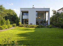 Właściciel marzył o tym, żeby z okien swojego domu widzieć... morze. Teraz mam widok na morze zieleni najpiękniejsze domy, nowoczesny dom