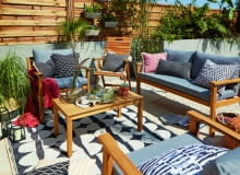 Obszerne siedziska i wygodne poduchy uprzyjemnią spotkania w ogrodzie Meble ogrodowe