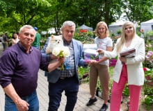 Ekipa PTR w trakcie promocji Rocznika Róże nr 9/202 Ekipa PTR w trakcie promocji Rocznika Róże nr 9/202