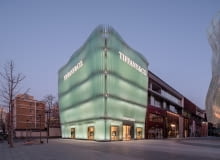 Flagowy sklep Tiffany & Co. w Pekinie z fasadą projektu MVRDV