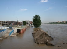 Centrum Nauki Kopernik broni się przed wielką falą Centrum Nauki Kopernik podczas powodzi