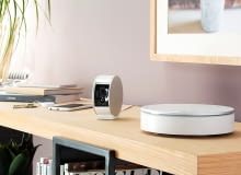 Ta kamera wewnętrzna monitoruje i zabezpiecza nasz dom, wykorzystując czujnik ruchu i przesyłając alerty w czasie rzeczywistym, dwukierunkowa komunikacja audio umożliwia kontakt z osobami znajdującymi się w domu. Kamera