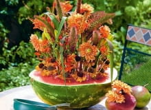 29.07.2010 WARSZAWA SESJA BUKIETY OWOCOWO KOMPOZYCJE EWA SKUTNIK I JULITA RABIZA SWIDER DLA CZASOPISMA BUKIETY FOT. ARKADIUSZ SCICHOCKI / AGENCJA GAZETA SLOWA KLUCZOWE: ROSLINA KWIAT FLORYSTYKA KOMPOZYCJA DEKORACJA