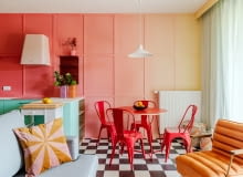 Pastelowe wnętrze na warszawskiej Woli z duszą lat 50.