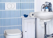 Gdy w łazience nie mieści się standardowa szafka dostępna w sklepie, trzeba wykonać ją na wymiar. Namawiamy, aby zrobić to samodzielnie. Gdy w łazience nie mieści się standardowa szafka dostępna w sklepie, trzeba wykonać ją na wymiar. Namawiamy, aby zrobić to samodzielnie.