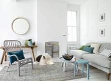 Stara podłoga pomalowana farbą kryjącą