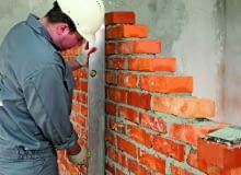 Ściany z cegieł pełnych zwykłych są ciężkie, ale mają dużą wytrzymałość i dobrze tłumią hałas Ściany z cegieł pełnych zwykłych są ciężkie, ale mają dużą wytrzymałość i dobrze tłumią hałas