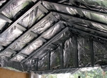 Folia antyrefleksyjna ułożona na dachu