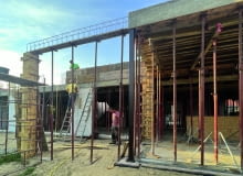 Słupy, których zadaniem jest wzmocnienie przegrody, najczęściej mają przekrój kwadratowy lub prostokątny. Tam, gdzie mają być wyeksponowane jako podpory, projektuje się również słupy okrągłe, sześciokątne lub o innym nietypowym kształcie