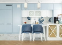 Mieszkanie w błękitach – eleganckie wnętrza dla dwóch sióstr