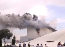 Nowy budynek Centrum Heydara Aliyeva projektu Zahy Hadid w Baku stanął w poniedziałek w płomieniach Nowy budynek Centrum Heydara Aliyeva projektu Zahy Hadid w Baku stanął w poniedziałek w płomieniach