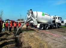 Przed układaniem mieszanki betonowej warto sprawdzić zamówienie. Pewność, że jej parametry i ilość się zgadzają da nam faktura VAT betonowanie