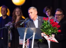 Wręczenie nagrody ufundowanej, przez Tadeusza Pałkę na Ogólnopolskim Festiwalu Piosenek Jeremiego Przybory "Stacja Kutno" Wręczenie nagrody ufundowanej, przez Tadeusza Pałkę na Ogólnopolskim Festiwalu Piosenek Jeremiego Przybory "Stacja Kutno"