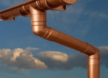 Rynny chronią dom przed zawilgotnieniem. Rynny chronią dom przed zawilgotnieniem.