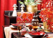 23.03.2010 WARSZAWA , WNETRZA - DEKORACJE ETNO , NAKRYCIE STOLU - TALERZE , MISECZKI , KIELISZKI