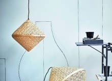 Subtelne ażury. Bambusowe abażury Viktigt mają stożkowy kształt i dają ciepłe, przytulne światło. Dostępne w dwóch wielkościach. ikea.com/pl Subtelne ażury. Bambusowe abażury Viktigt mają stożkowy kształt i dają ciepłe, przytulne światło. Dostępne w dwóch wielkościach. ikea.com/pl