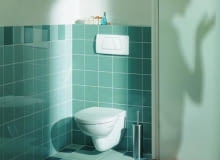 Miski zawieszone na stelażu: wysokim (przycisk z przodu). stelaż wc