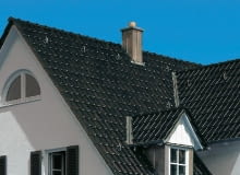 Dachówki ceramiczne szkliwione mają bardzo połyskliwą powierzchnię 0511-00 Titel02