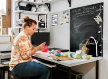 Anna Pryć-Futkowska (zwana Aną). Z wykształcenia ekonomistka i logistyk, z zamiłowania stolarz amator, dekoratorka wnętrz i blogerka. Od ośmiu lat szczęśliwa żona, mama Matyldy i Antosia. Informacje o niej i jej pracach oraz firmie można znaleźć na stronie any-thing.pl. Anna Pryć-Futkowska (zwana Aną). Z wykształcenia ekonomistka i logistyk, z zamiłowania stolarz amator, dekoratorka wnętrz i blogerka. Od ośmiu lat szczęśliwa żona, mama Matyldy i Antosia. Informacje o niej i jej pracach oraz firmie można znaleźć na stronie any-thing.pl.