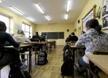 Szkoła, zdjęcie ilustracyjne 27.11.2009 WISLA , GIMNAZJUM NR. 1 W WISLE , LEKCJA JEZYKA POLSKIEGO . W SALACH NIE MA KRZYZA , SYMBOLU RELIGII KATOLICKIEJ . WYNIKA TO Z FAKTU WIELORELIGIJNOSCI UCZNIOW I ZE ZGODNIE PODJETEJ DECYZJI WLADZ SZKOLY O NIE UMIESZCZANIU SYMBOLI RELIGIJNYCH W KLASACH . FOT TOMASZ FRITZ / AGENCJA GAZETA SLOWA KLUCZOWE: LEKCJE SZKOLY