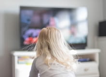 Kupujesz telewizor do salonu? Na te elementy powinieneś zwrócić uwagę Kupujesz telewizor do salonu? Na te elementy powinieneś zwrócić uwagę