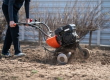 Mała glebogryzarka spalinowa do warzywnika – przegląd lekkich modeli Mała glebogryzarka spalinowa do warzywnika – przegląd lekkich modeli