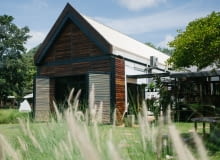 Prosta, nieskomplikowana bryła, a na dodatek energooszczędna charakterystyka to główne cechy domów w stylu nowoczesnej stodoły Prosta, nieskomplikowana bryła, a na dodatek energooszczędna charakterystyka to główne cechy domów w stylu nowoczesnej stodoły