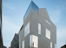 Lewitująca kamienica w Brzegu, Studio Amoeba Lewitująca kamienica, Brzeg, Studio Amoeba