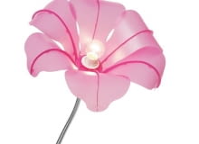 Małej lampce przy łóżku powierzono mnóstwo zadań. Ma umożliwiać czytanie przed snem, tworzyć nastrój i ładnie wyglądać. A przy tym nikogo nie oślepiać. <BR /> Dekoracje. Bloom, metal i tworzywo sztuczne, wys. 38 cm, CzerwonaMaszyna.pl, 169 zł Małej lampce przy łóżku powierzono mnóstwo zadań. Ma umożliwiać czytanie przed snem, tworzyć nastrój i ładnie wyglądać. A przy tym nikogo nie oślepiać. <BR /> Dekoracje. Bloom, metal i tworzywo sztuczne, wys. 38 cm, CzerwonaMaszyna.pl, 169 zł