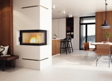 Bardzo popularne są wkłady kominkowe z szybą prostą, ale możemy też kupić modele z przeszkleniem giętym, pryzmatycznym lub narożnym. Zastosowane w nich żaroodporne szkło wytrzymuje wysoką temperaturę.