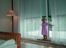 Kupujmy okna z blokadami rozwarcia i zabezpieczone przed przypadkowym wypadnięciem skrzydła okiennego Kupujmy okna z blokadami rozwarcia i zabezpieczone przed przypadkowym wypadnięciem skrzydła okiennego