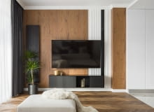 Biel, drewno i marmur - elegancki apartament