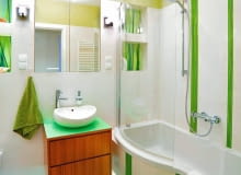 <B>Oświetlenie łazienki powinno być zróżnicowane. Do czesania się czy robienia makijażu jasne i równomierne, a do kąpieli - łagodne, tworzące nastrój, sprzyjający odprężeniu po męczącym dniu.</B> <BR />W łazienkach, które są na ogół bez okna, oświetlenie górne rekompensuje brak naturalnego światła. W tej roli sprawdzają się LED-y lub halogeny zainstalowane w równych odstępach w podwieszonym suficie. Alternatywą mogą być oprawy natynkowe - nie trzeba wtedy podwieszać sufitu. Często stosowanym rozwiązaniem są źródła światła (na przykład świetlówki liniowe) ukryte za wpuszczonymi w sufit szklanymi oprawami albo w zrobionych w nim podcięciach. W miarę równomiernie oświetlą one pomieszczenie, także w kabinie prysznicowej. W dużych łazienkach można zainstalować lampę wiszącą. UWAGA ! PONOWNA PUBLIKACJA WYLACZNIE ZA ZGODA WLASCICIELI WARSZAWA , MIESZKANIE , WNETRZA , LAZIENKA PROJEKT IZA SZEWC STYLIZACJA JOANNA PLACHECKA FOT. BERNARD BIALORUCKI PUBLIKACJA CZTERY KATY NR 4 (246) - 4 2012 PUBLIKACJA CZTERY KATY NR 2 (257) - 2 2013 PUBLIKACJA CZTERY KATY NR 7 (262) - 7 2013 Kontak w/s sesji: Bernard Bialorucki tel. 609-458521 bernard@artmediafactory.pl http://bialorucki.com/ SLOWA KLUCZOWE: WNETRZE LAZIENKA ZDJĘCIE DO WKŁADKI: PUBLIKACJA CZTERY KATY NR 4 (246) - CZASOPISMA