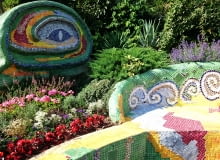 Ogród Gaudiego inspirowany twórczością katalońskiego architekta. Ogród wypełniają roślinny śródziemnomorskie bardzo intensywnie pachnące.