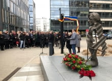 Skwer przy Okopowej 33 nosi oficjalnie imię Stefana Kuryłowicza.