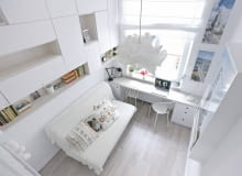 Niewielka powierzchnia została wykorzystana co do centymetra. .Zrobione na wymiar meble nie kosztowały więcej od gotowych; generalny remont z wymianą podłóg, drzwi i okien oraz wyposażenie całego mieszkania zamknęły się w kwocie 34 tys. zł. małe mieszkanie, kawalerka, wystrój wnętrz, urządzanie wnętrz