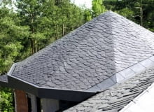 Dach pokryty łupkiem, ułożonym "na dziko" Dach pokryty łupkiem, ułożonym "na dziko"