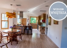 Mieszkanie Sylvii: Część jadalna. Otwarta przestrzeń powstała przez wyburzenie ściany dzielącej ją od kuchni. Podłogi z brzozy pozyskanej z konstrukcji starego młyna pociętej na deski. wasze wnętrza, prawdziwe zdjęcia mieszkań, tak mieszkają nasi czytelnicy, prawdziwe wnętrza