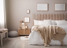 Niektórzy lubią spać na miękkim, inni na twardym. To nie jest najważniejsze! Na co zwrócić uwagę kupując materac do spania?