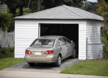 Minimum wentylacji garażu to dwie kratki wentylacji grawitacyjnej na przeciwległych ścianach: jedna pod stropem, druga przy podłodze Minimum wentylacji garażu to dwie kratki wentylacji grawitacyjnej na przeciwległych ścianach: jedna pod stropem, druga przy podłodze