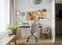 Marka VOX stworzyła tablicę Slot wykonaną z wytrzymałej płyty MDF i wykończoną naturalnym, jasnym formirem brzozowym. Marka VOX stworzyła tablicę Slot wykonaną z wytrzymałej płyty MDF i wykończoną naturalnym, jasnym formirem brzozowym.