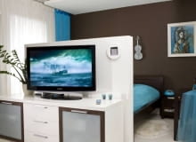 WNETRZA SYPIALNIA SCIANKA GIPSOWO - KARTONOWA DZIELAJACA SYPIALNIE OD CZESCI WYPOCZYNKOWEJ , TELEWIZOR