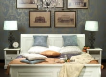 Tak subtelne, ledwie zarysowane, że niemal niewidoczne. Desenie kwiatowe łagodnie różniące się odcieniami nabierają życia dopiero w świetle. Nadal jednak nie przyciągają nadmiernie wzroku i nie wywołują silnych emocji. To ich największa zaleta. Materiały. Szkło i kryształy, złocony albo lakierowany metal, a z tkanin - jedwabie, adamaszki, hafty, woale. 12.11.2009 WARSZAWA , SKLEP ALMI DECOR , SESJA WNETRZA ( CZTERY KATY ) , TEMAT WZORY ,